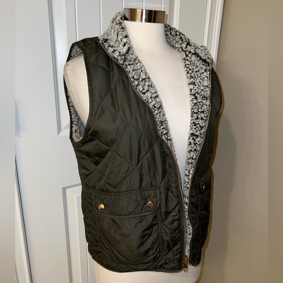 Thread & Supply Jackets & Blazers - Reversible vest army green and fuzzy grey